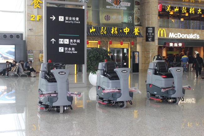 全自动驾驶式洗地机交货案例